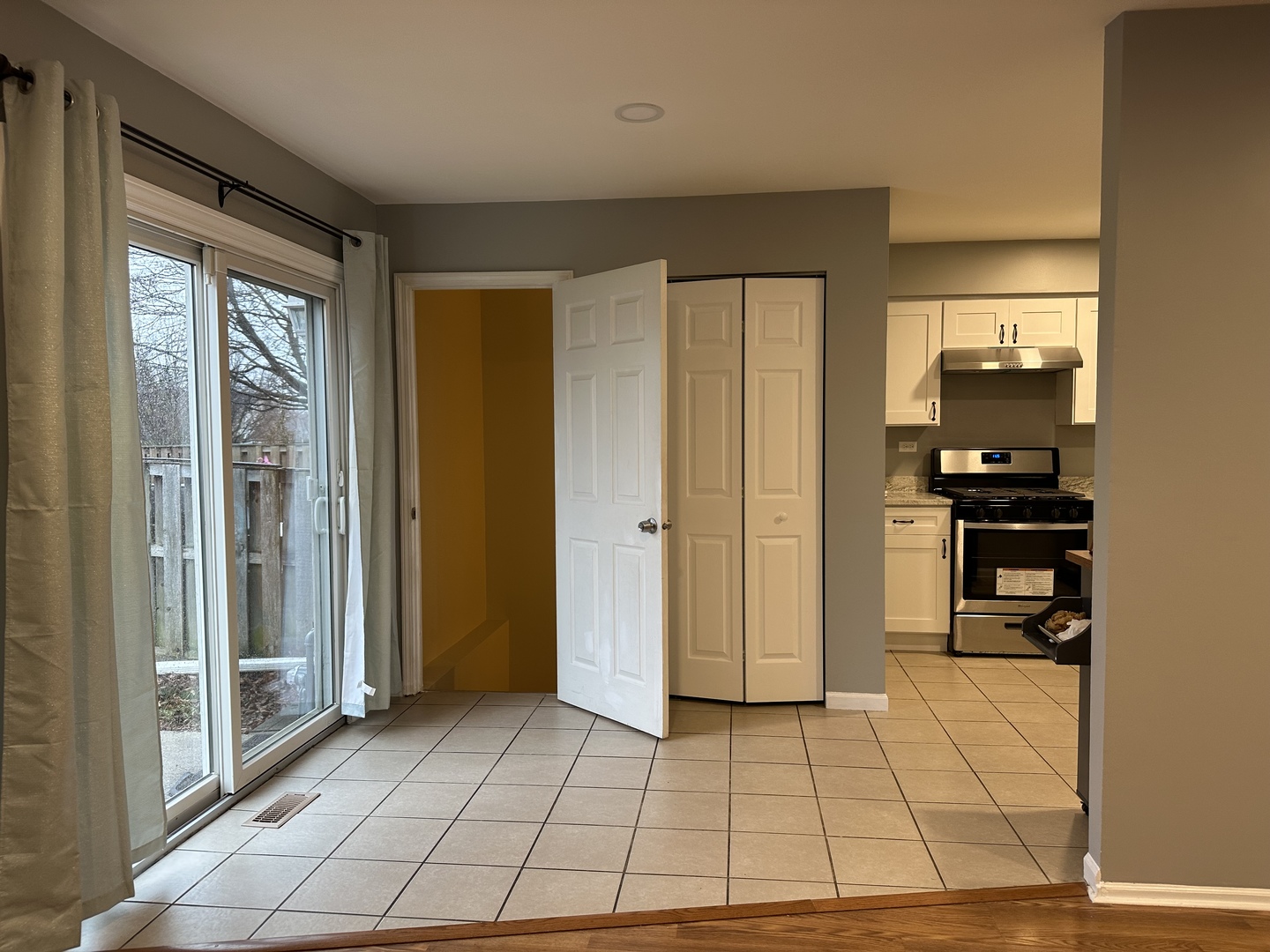 807 MANSFIELD Court #807, Schaumburg, IL 60194