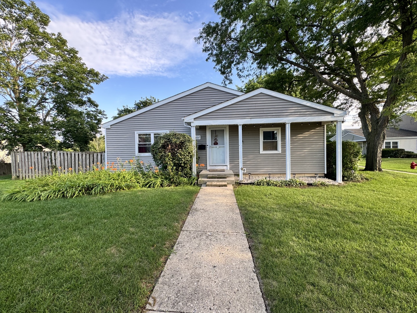 807 MANSFIELD Court #807, Schaumburg, IL 60194