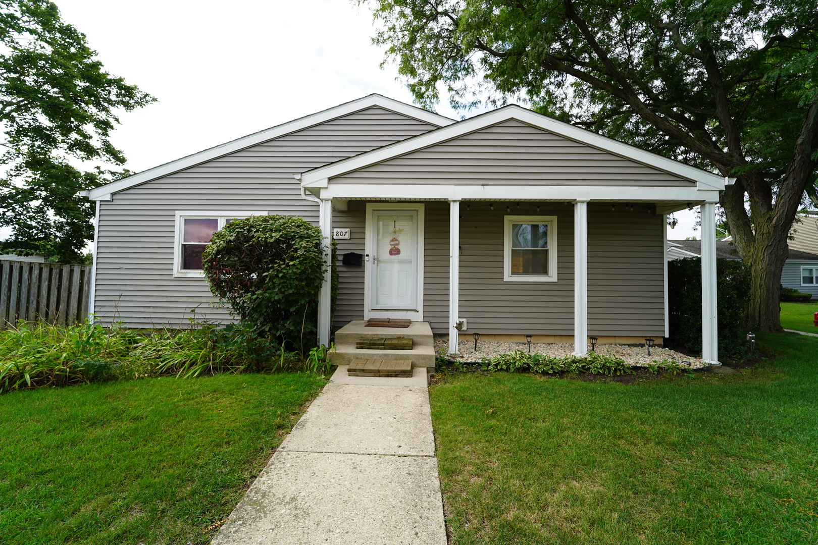 807 MANSFIELD Court #807, Schaumburg, IL 60194