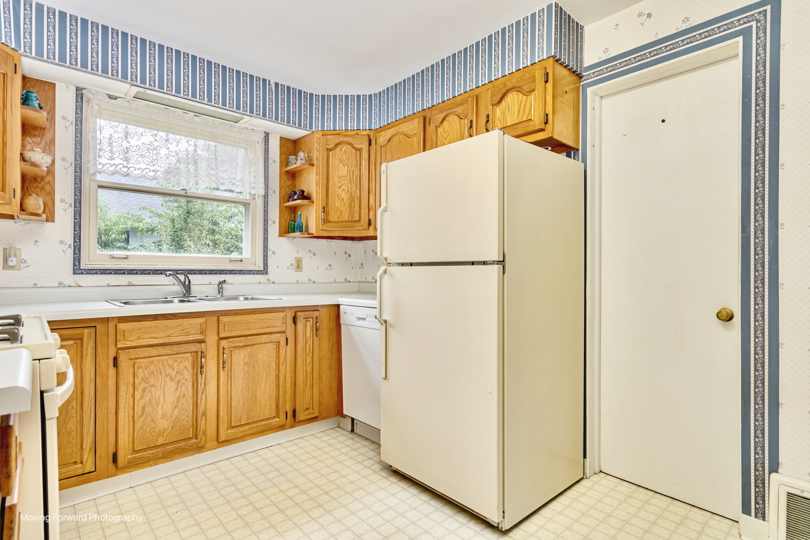 838 Cedar Avenue, Elgin, IL 60120