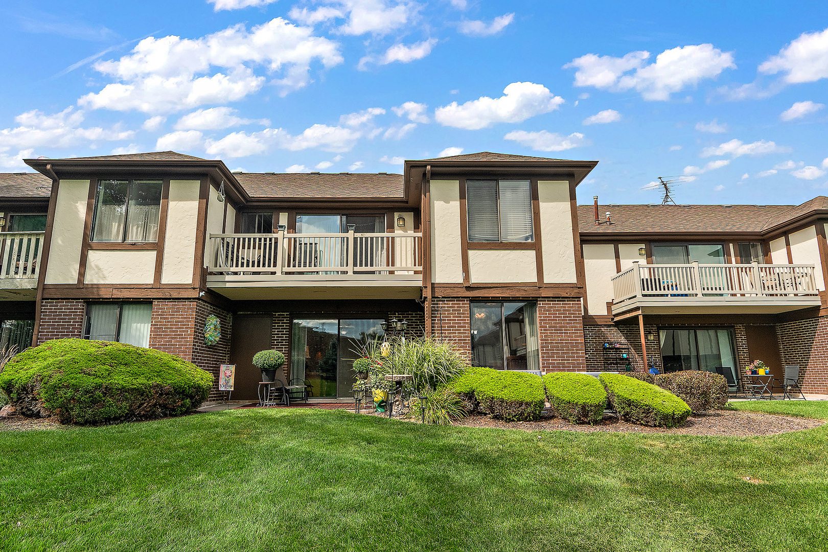 6715 180th Street #5, Tinley Park, IL 60477