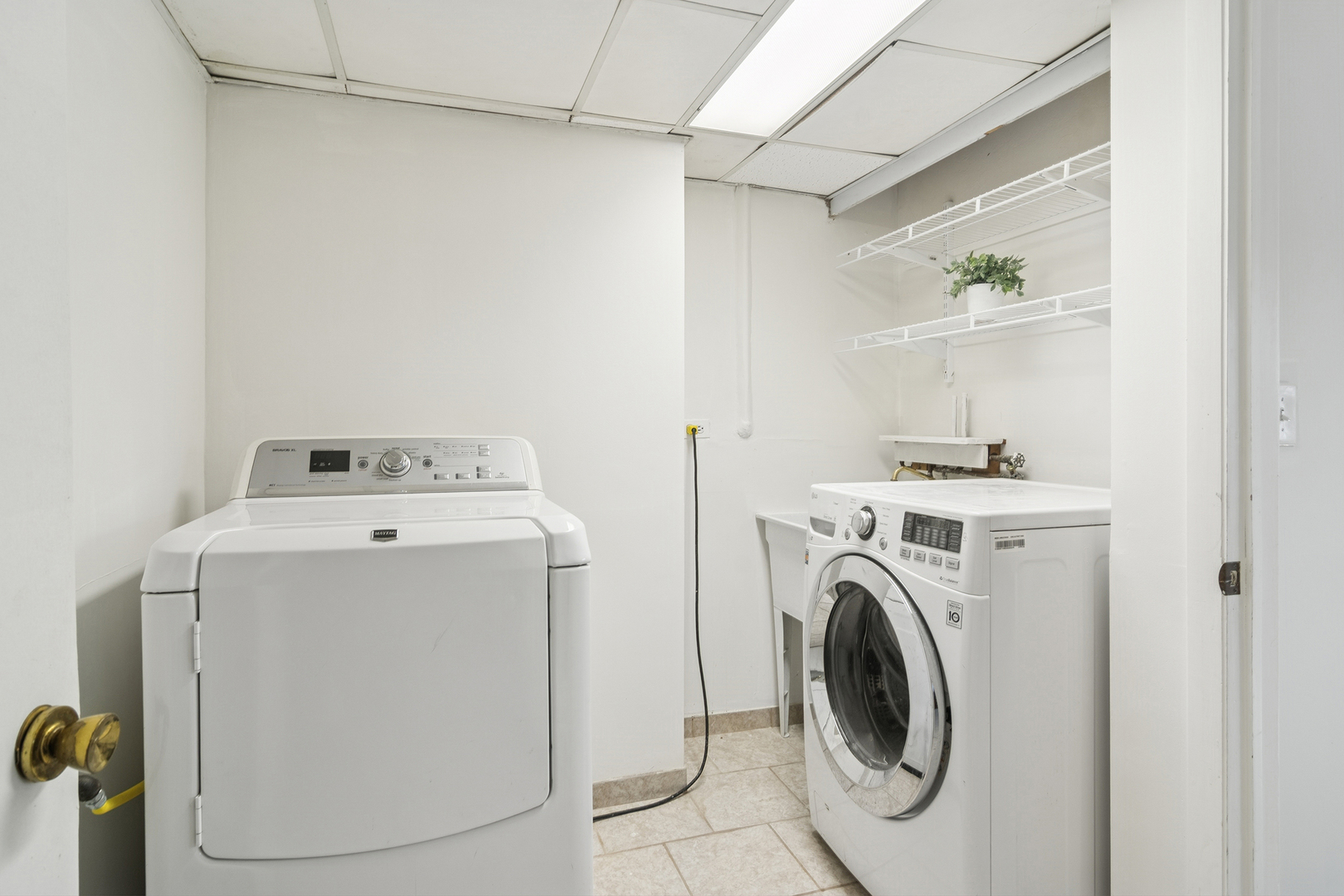 1355 Phoenix Drive, Des Plaines, IL 60018