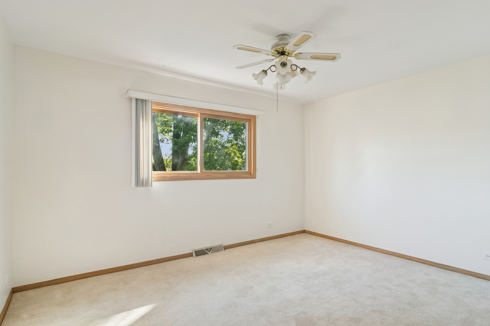 1355 Phoenix Drive, Des Plaines, IL 60018