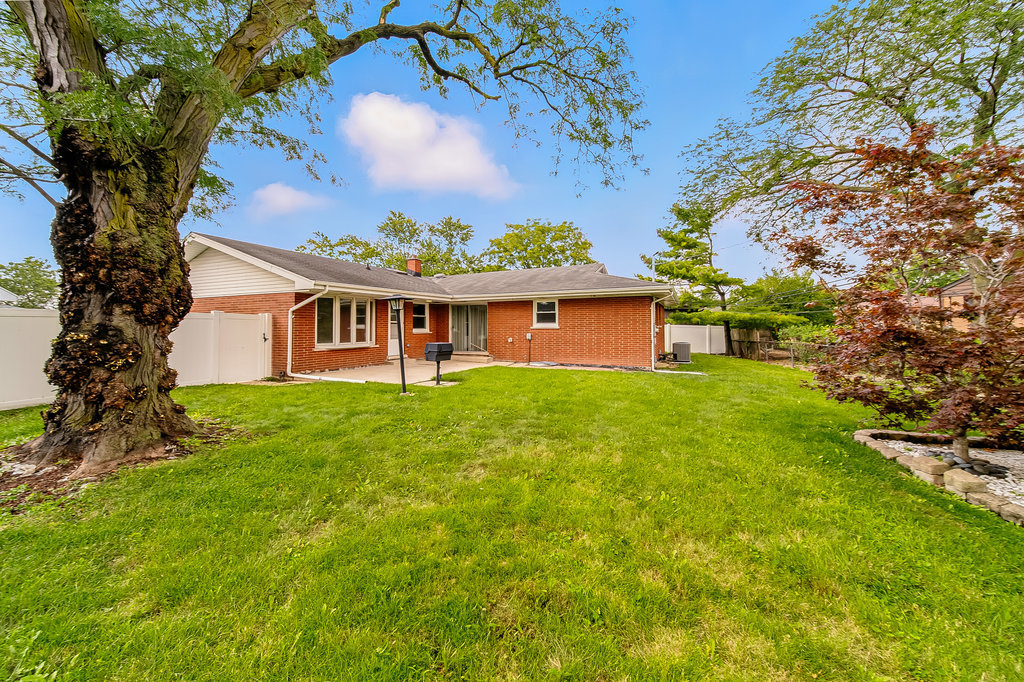 554 E 168th Place, South Holland, IL 60473