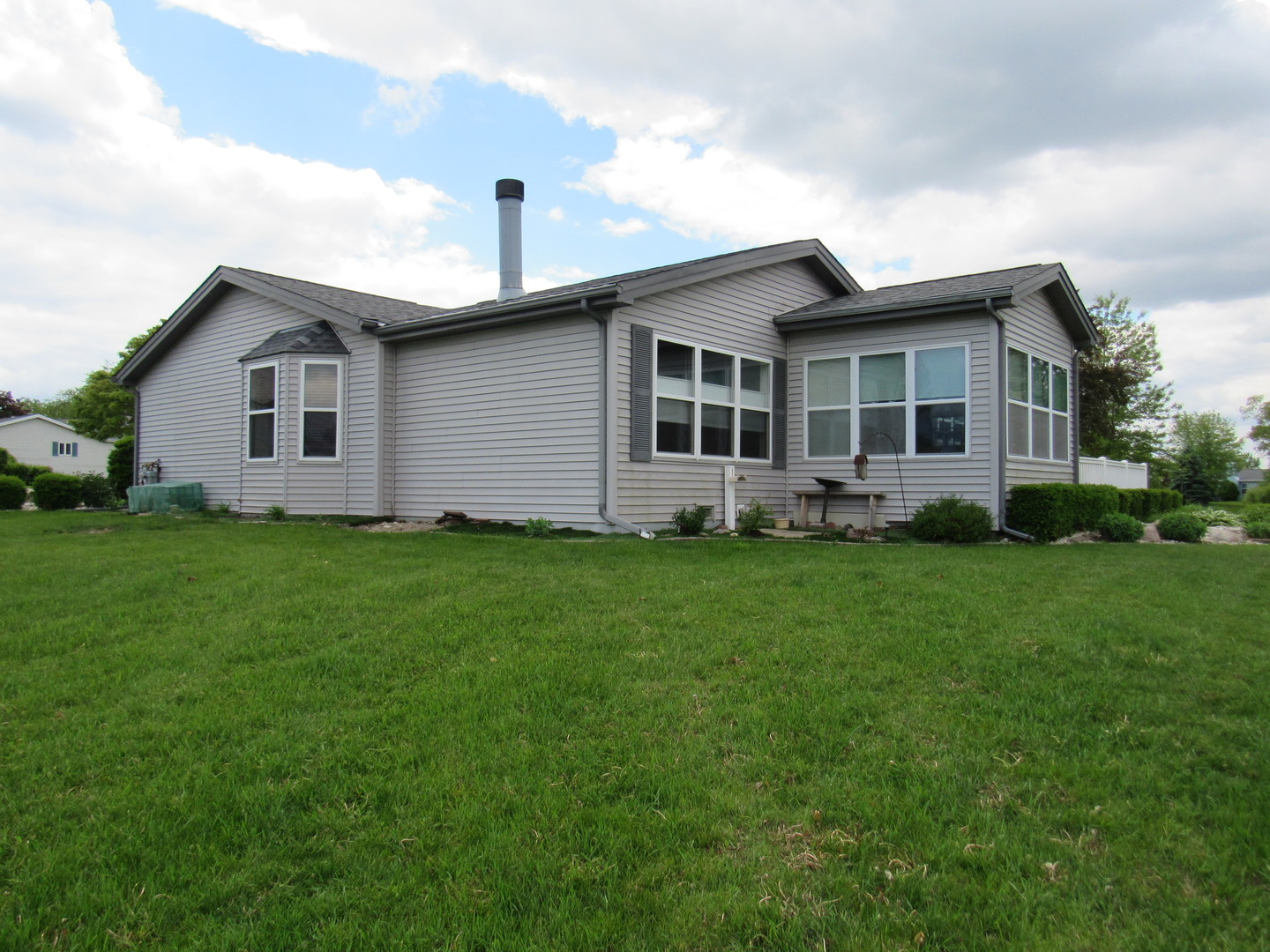 337 Belmont Court, Grayslake, IL 60030