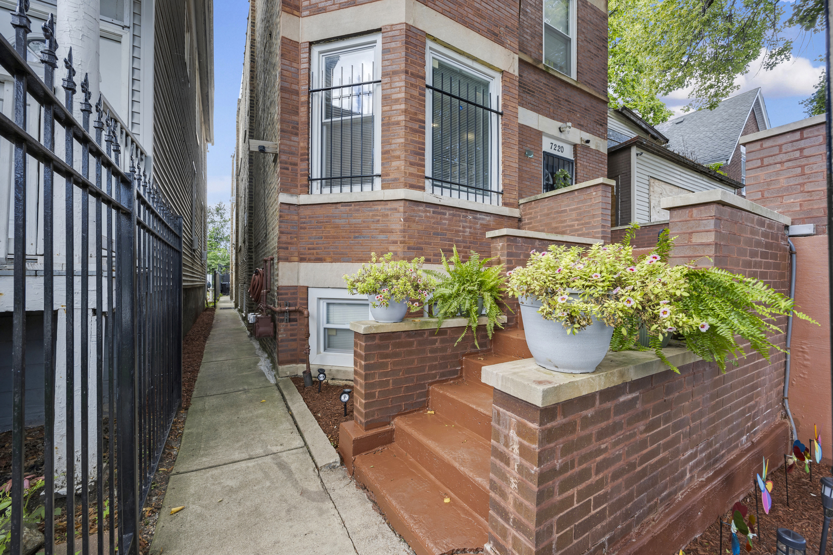 7220 S Carpenter Street, Chicago, IL 60621