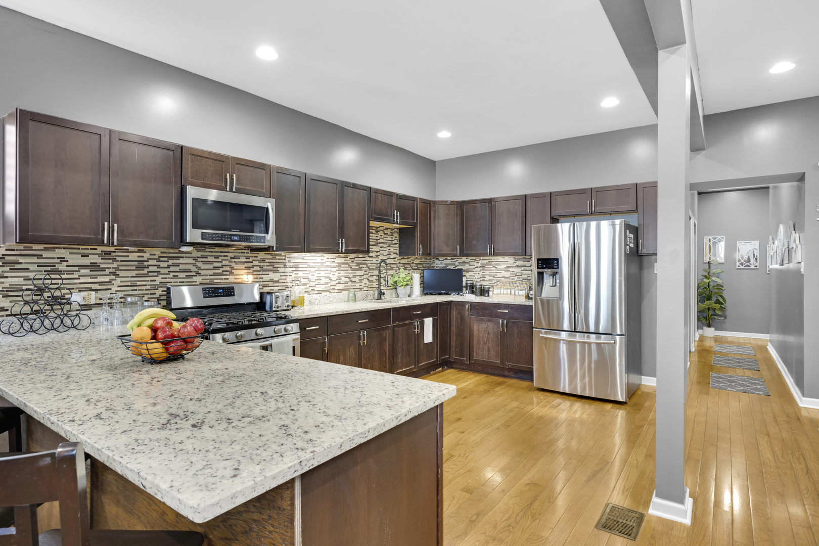 7220 S Carpenter Street, Chicago, IL 60621