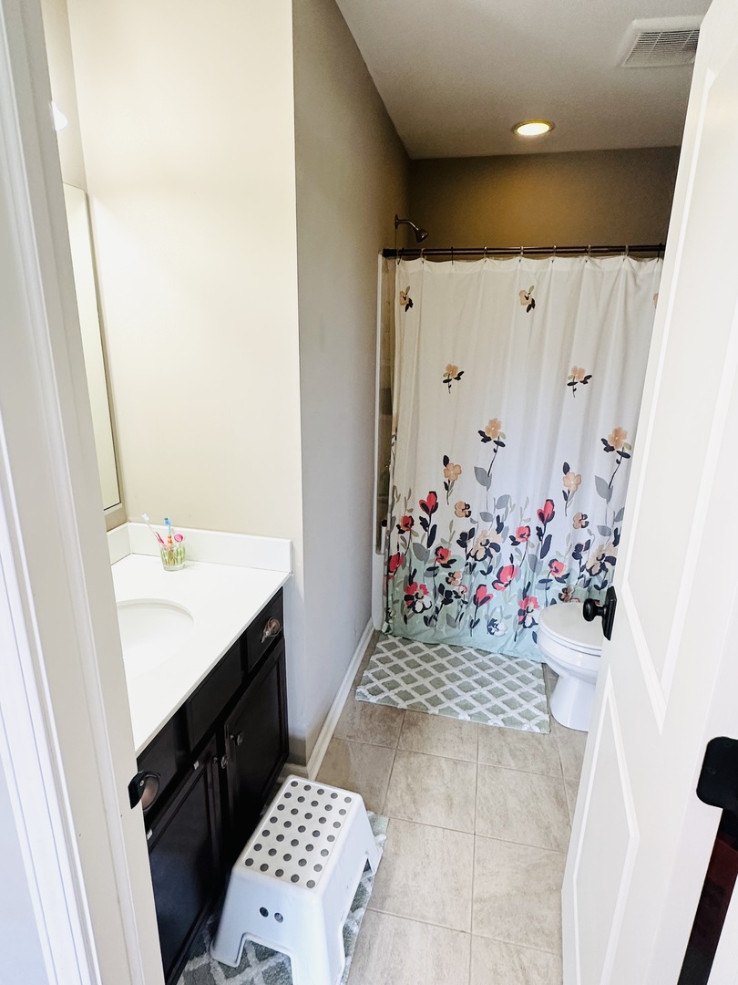 881 Lewisburg Lane, Aurora, IL 60504