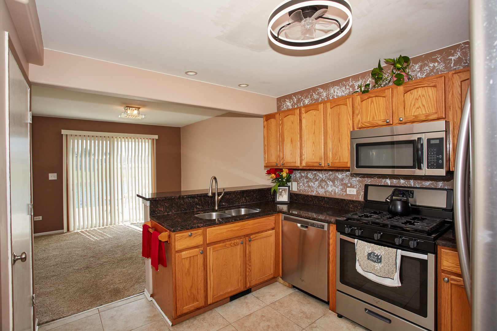 1724 Waters Edge Drive, Minooka, IL 60447