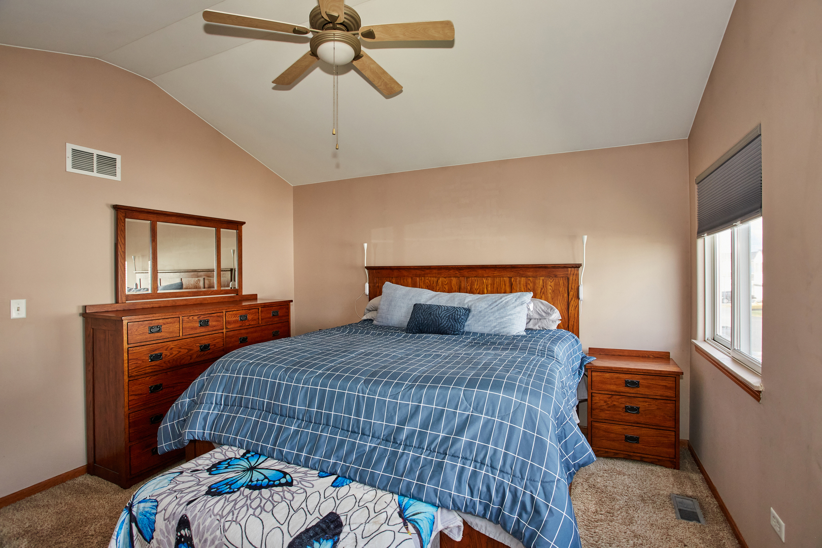 1724 Waters Edge Drive, Minooka, IL 60447