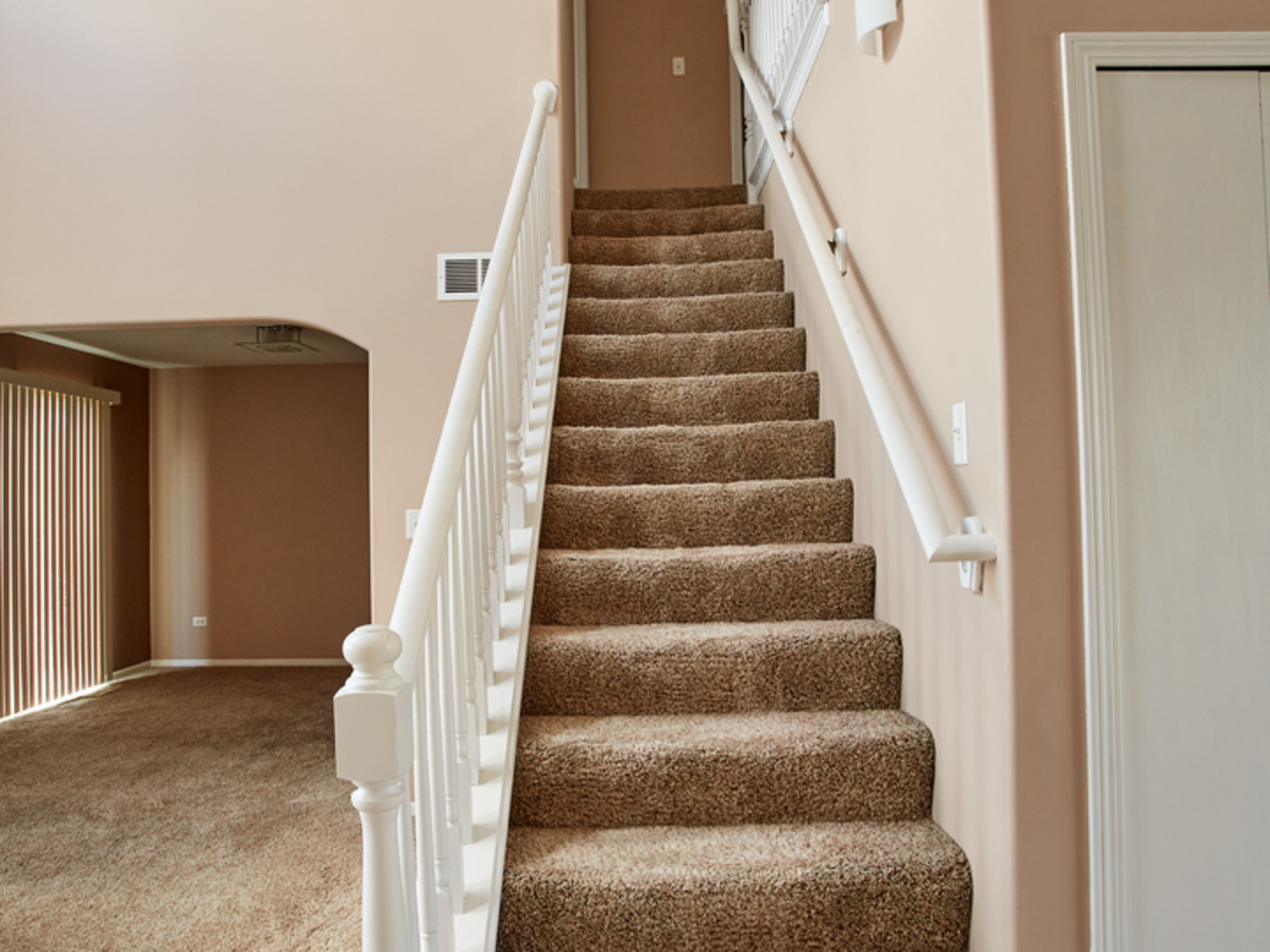 1724 Waters Edge Drive, Minooka, IL 60447