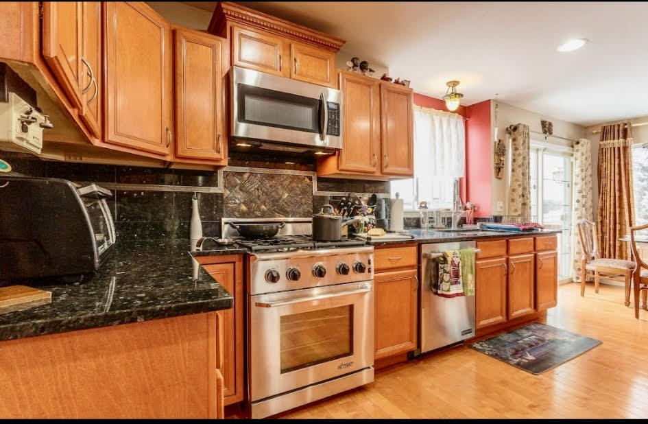 671 Wintergreen Circle, Naperville, IL 60540