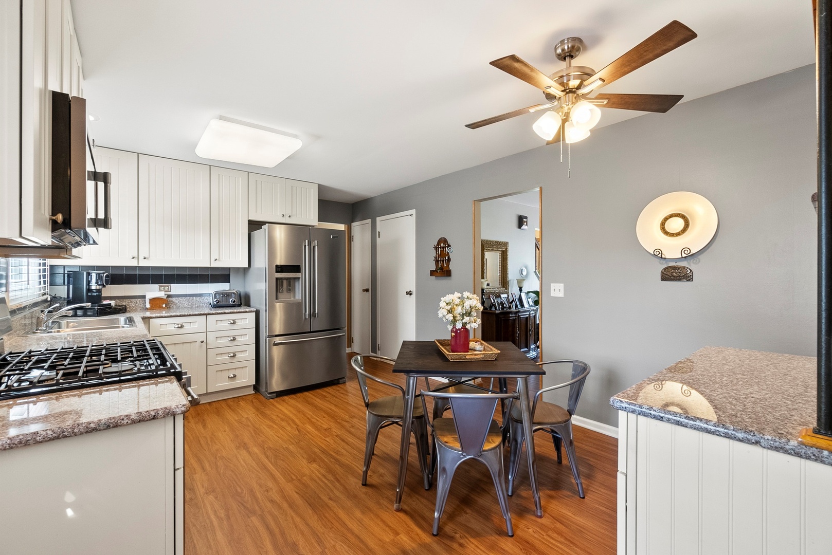 388 Canyon Trail, Carol Stream, IL 60188