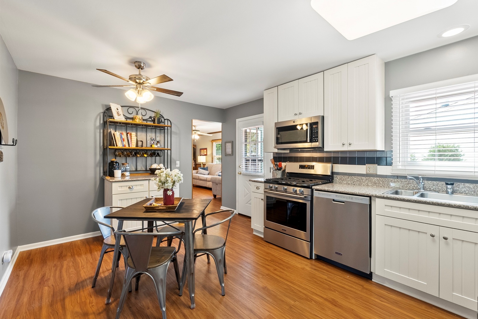 388 Canyon Trail, Carol Stream, IL 60188