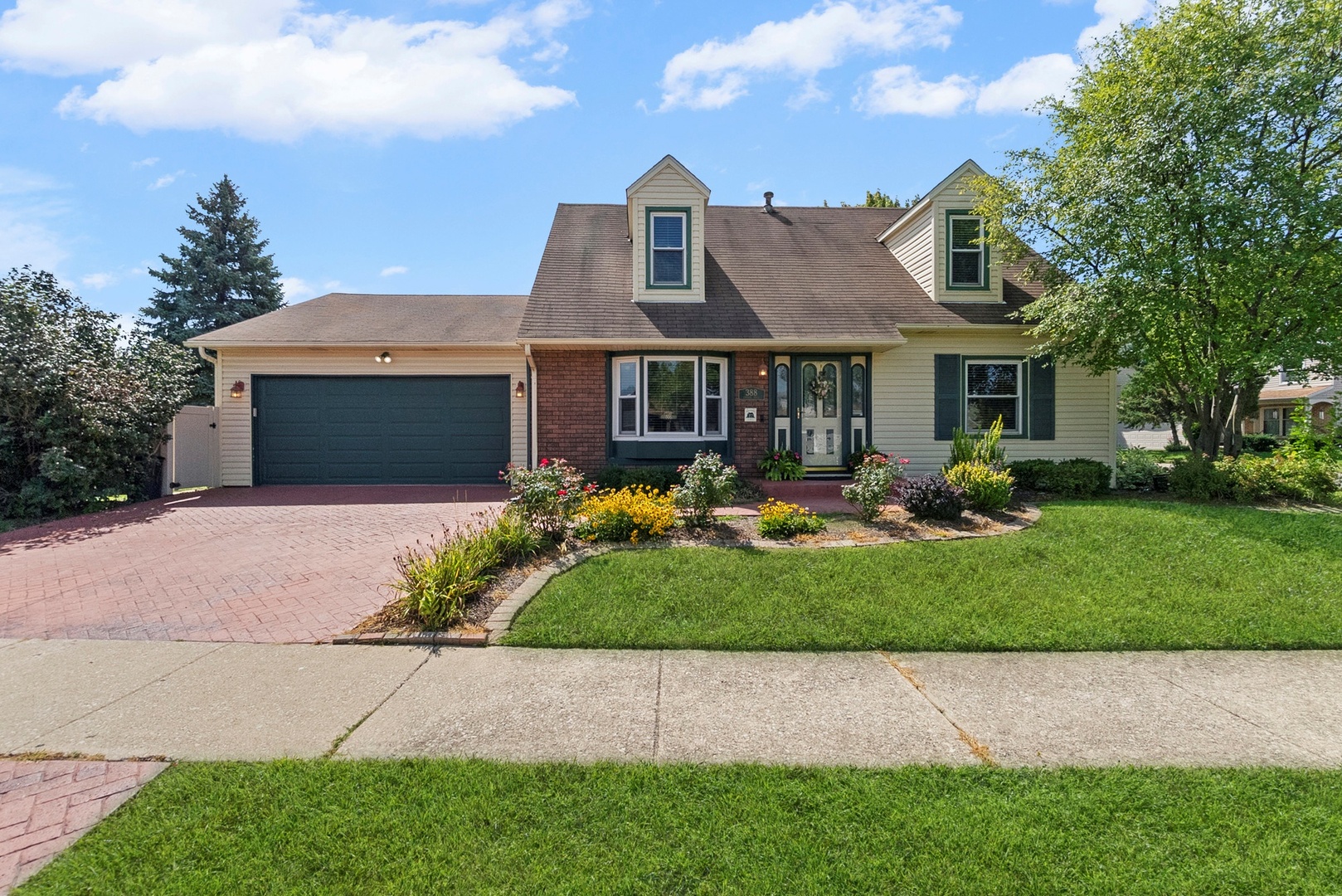 388 Canyon Trail, Carol Stream, IL 60188