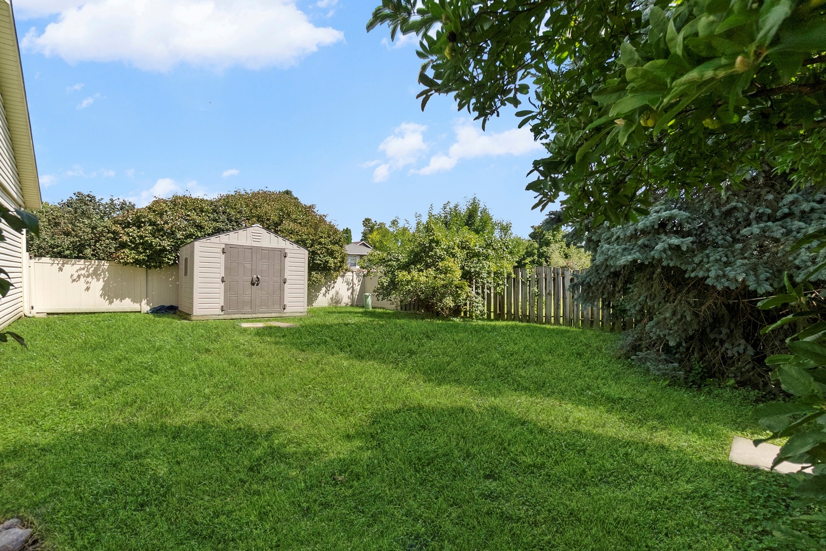 388 Canyon Trail, Carol Stream, IL 60188