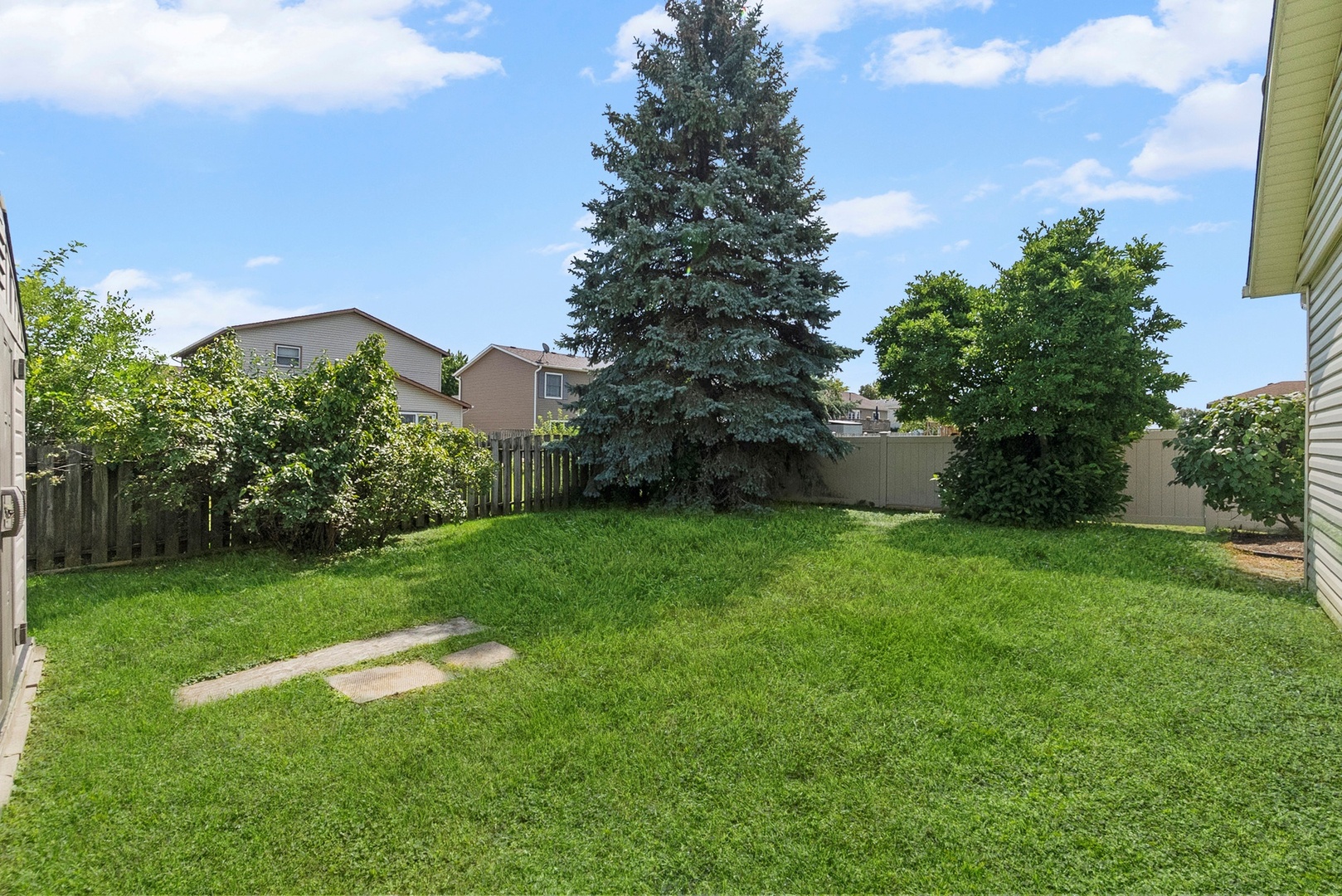 388 Canyon Trail, Carol Stream, IL 60188