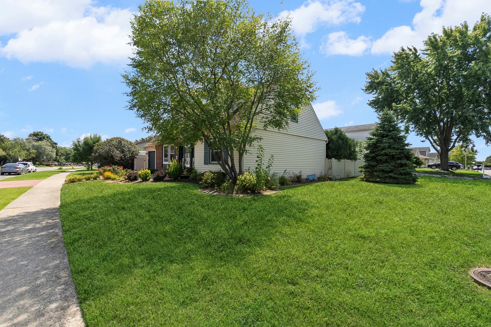 388 Canyon Trail, Carol Stream, IL 60188