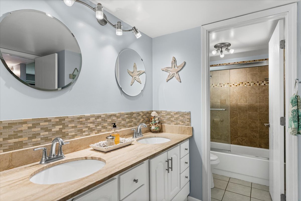 6814 Joliet Road #9, Indian Head Park, IL 60525