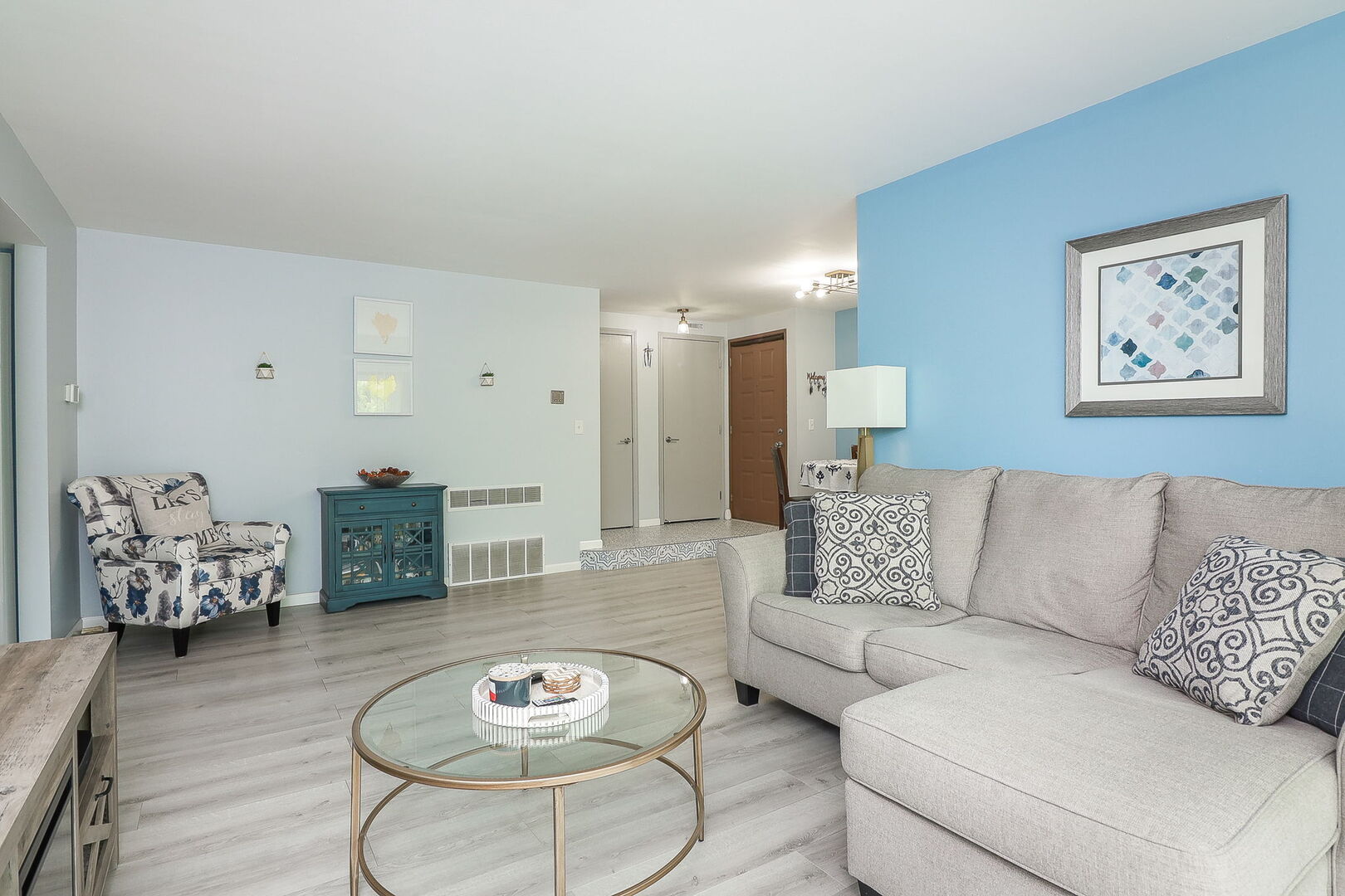 6814 Joliet Road #9, Indian Head Park, IL 60525