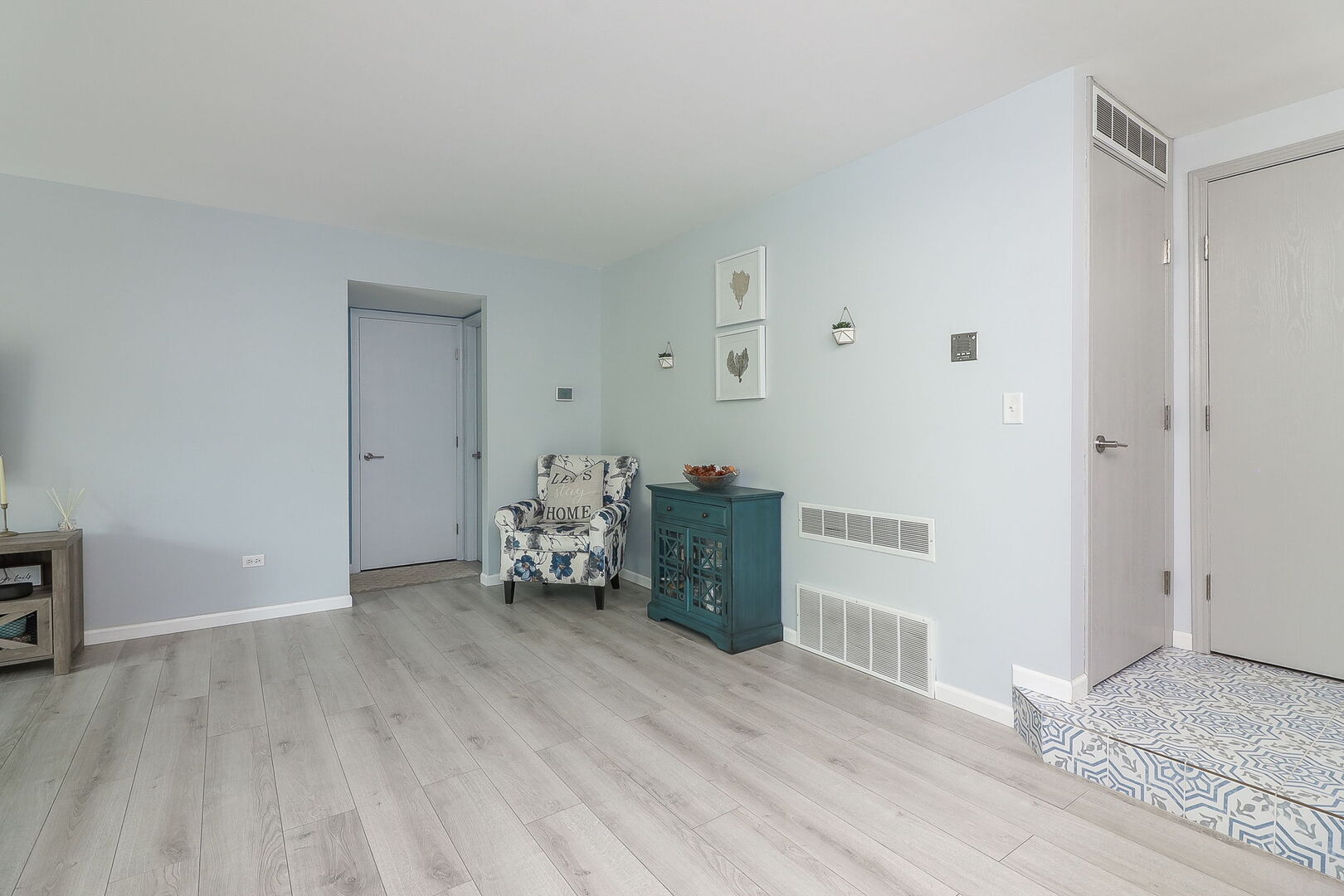 6814 Joliet Road #9, Indian Head Park, IL 60525