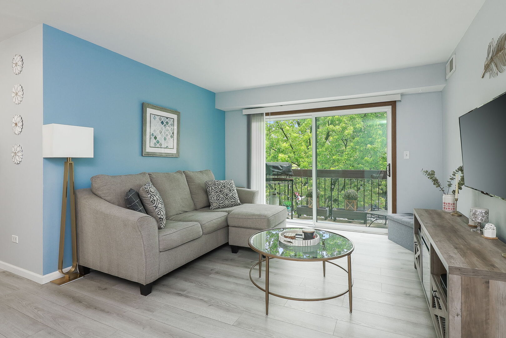 6814 Joliet Road #9, Indian Head Park, IL 60525