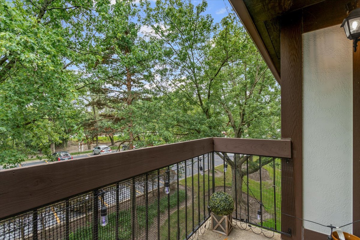 6814 Joliet Road #9, Indian Head Park, IL 60525