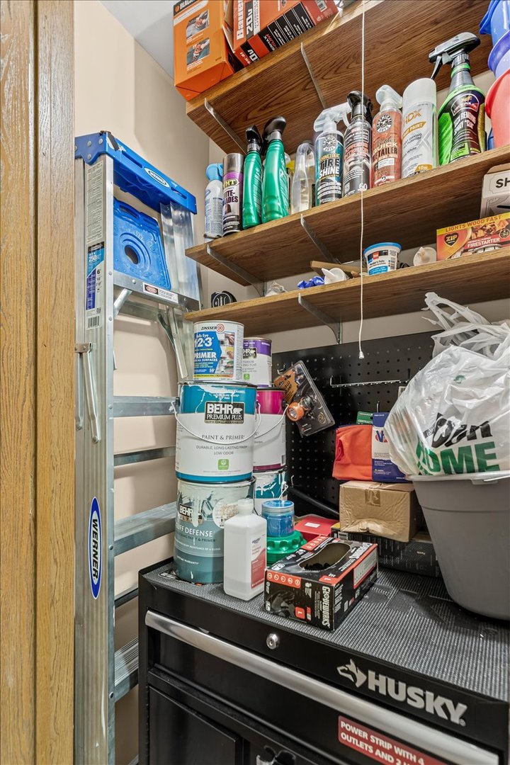 6814 Joliet Road #9, Indian Head Park, IL 60525