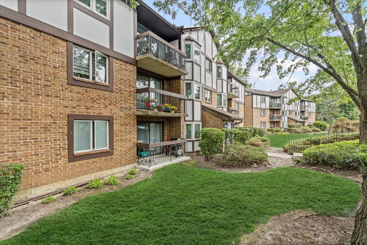 6814 Joliet Road #9, Indian Head Park, IL 60525