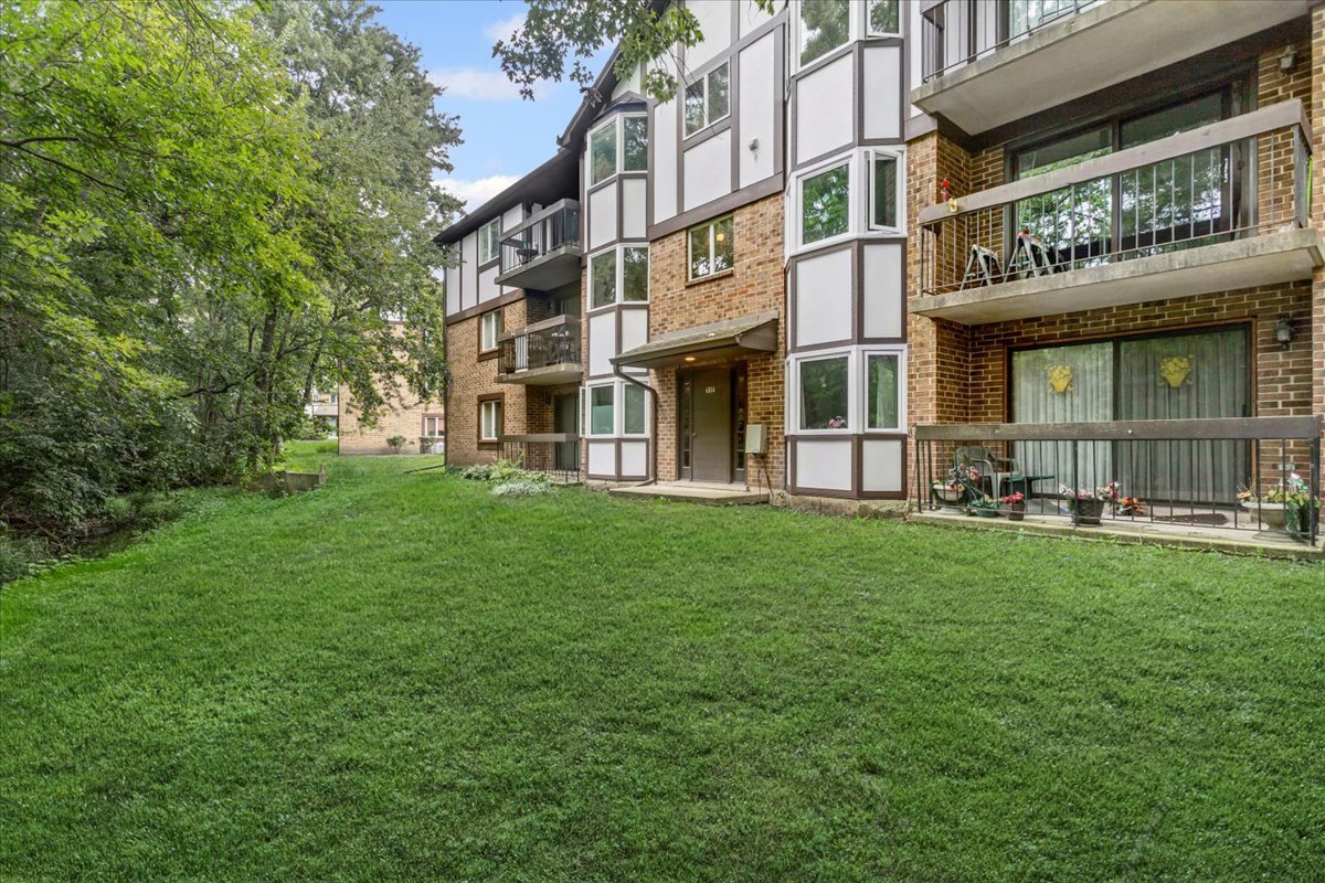 6814 Joliet Road #9, Indian Head Park, IL 60525