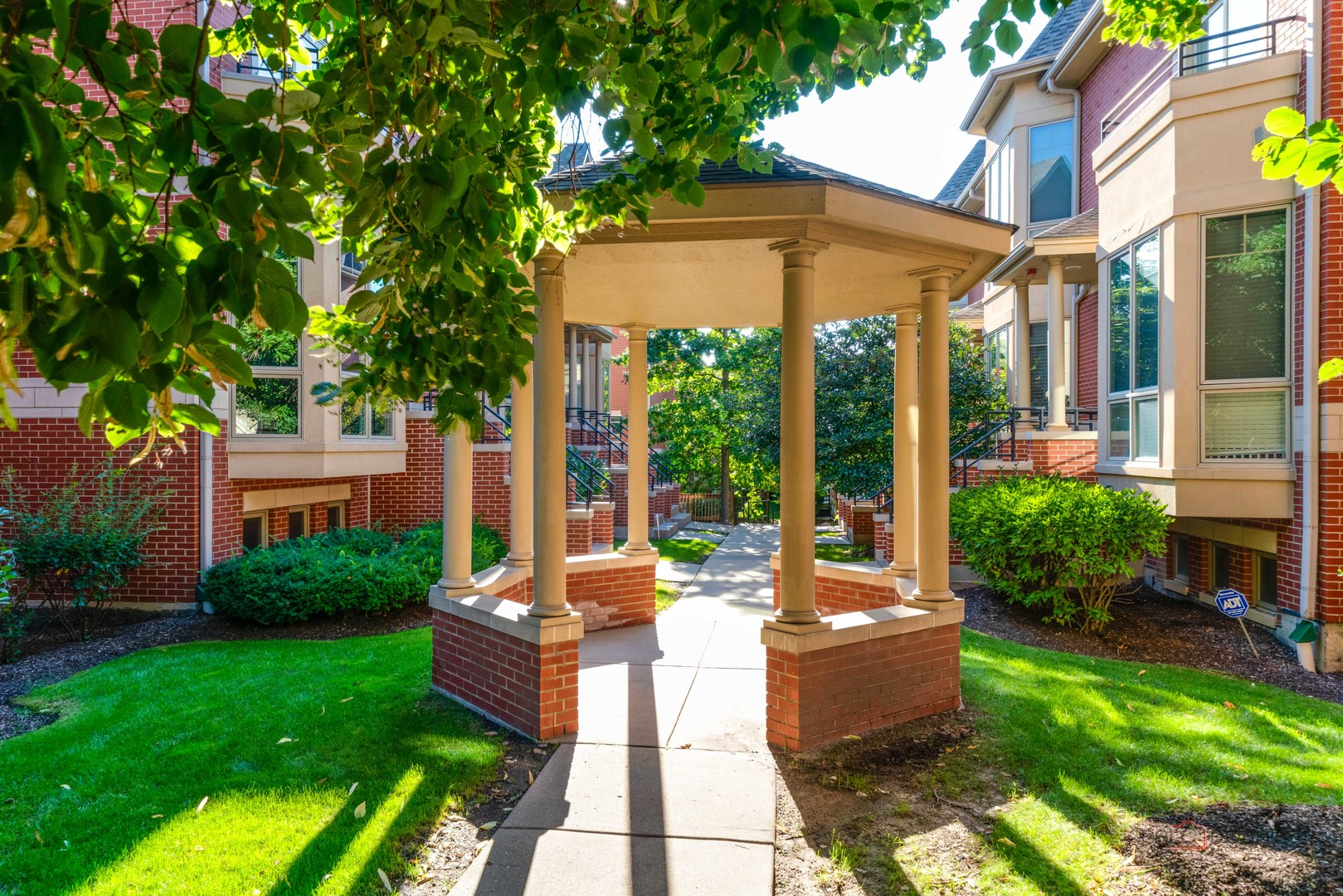 62 LEGACY Lane, Wheeling, IL 60090
