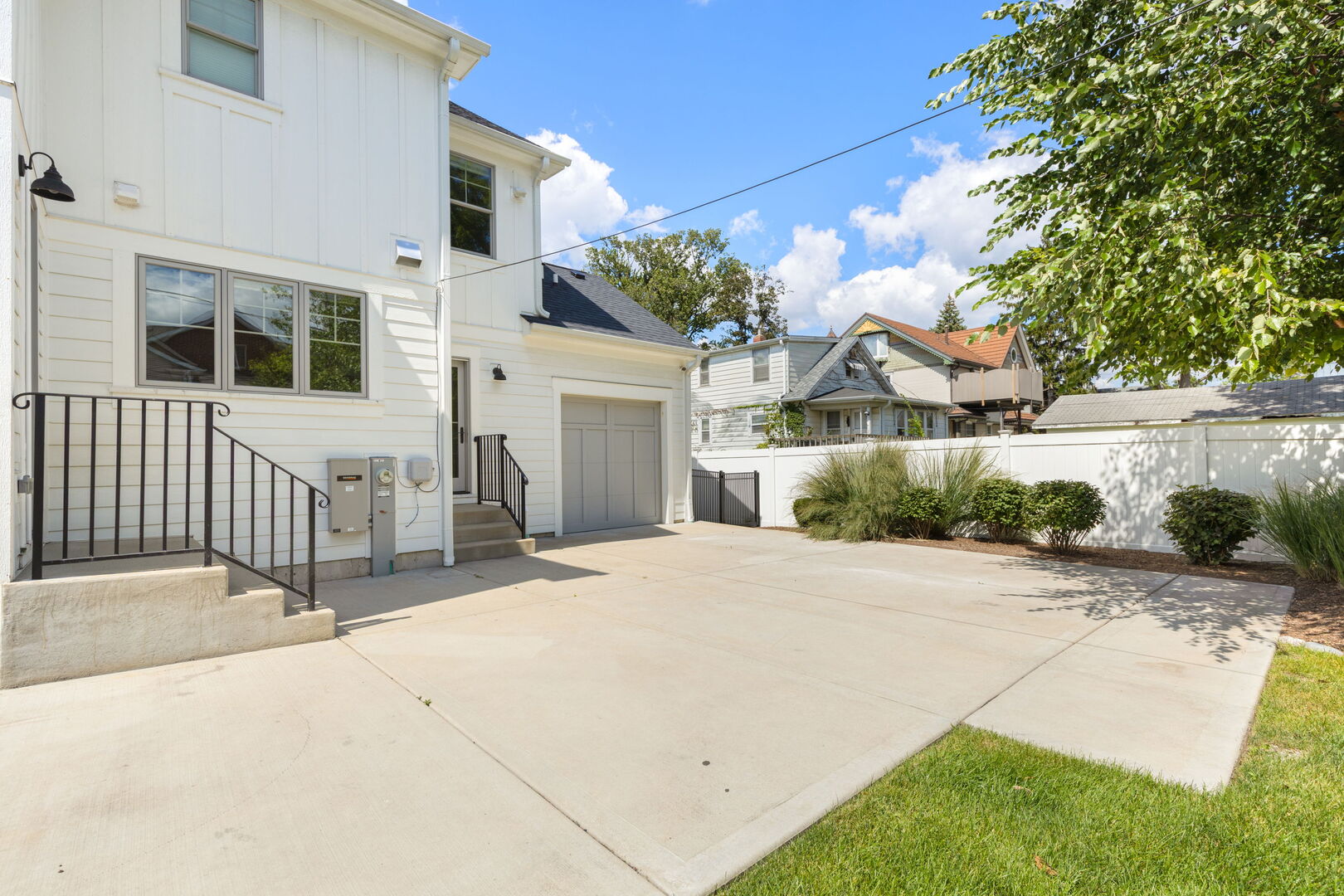 469 S Sunnyside Avenue, Elmhurst, IL 60126