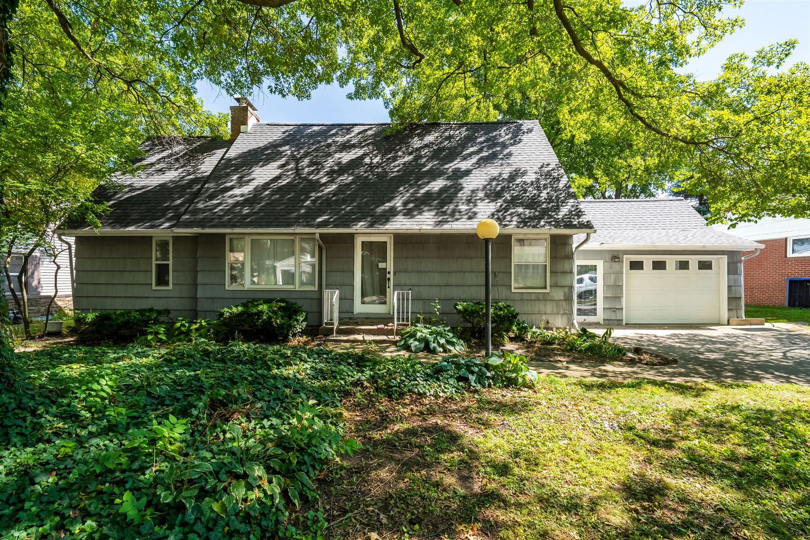 11 Walker Drive, Bloomington, IL 61701