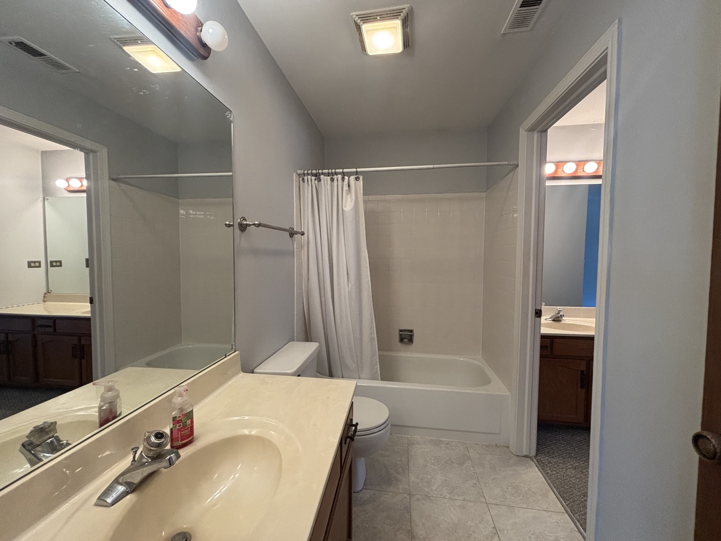 743 Sterling Court #A2, Bartlett, IL 60103