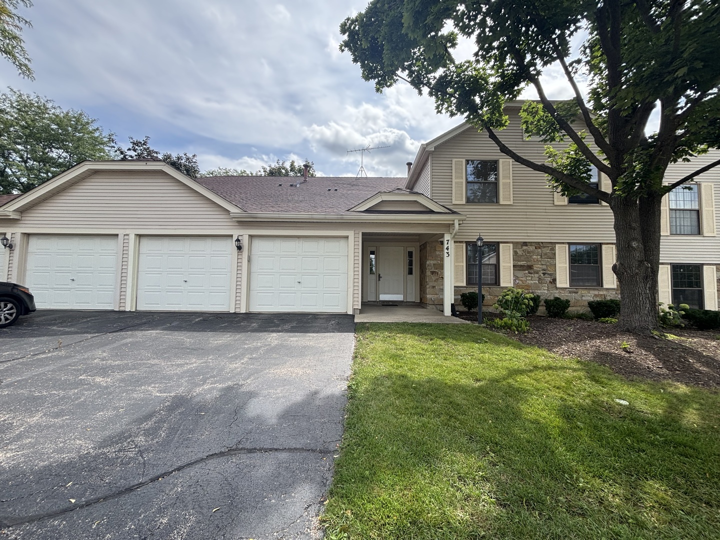 743 Sterling Court #A2, Bartlett, IL 60103