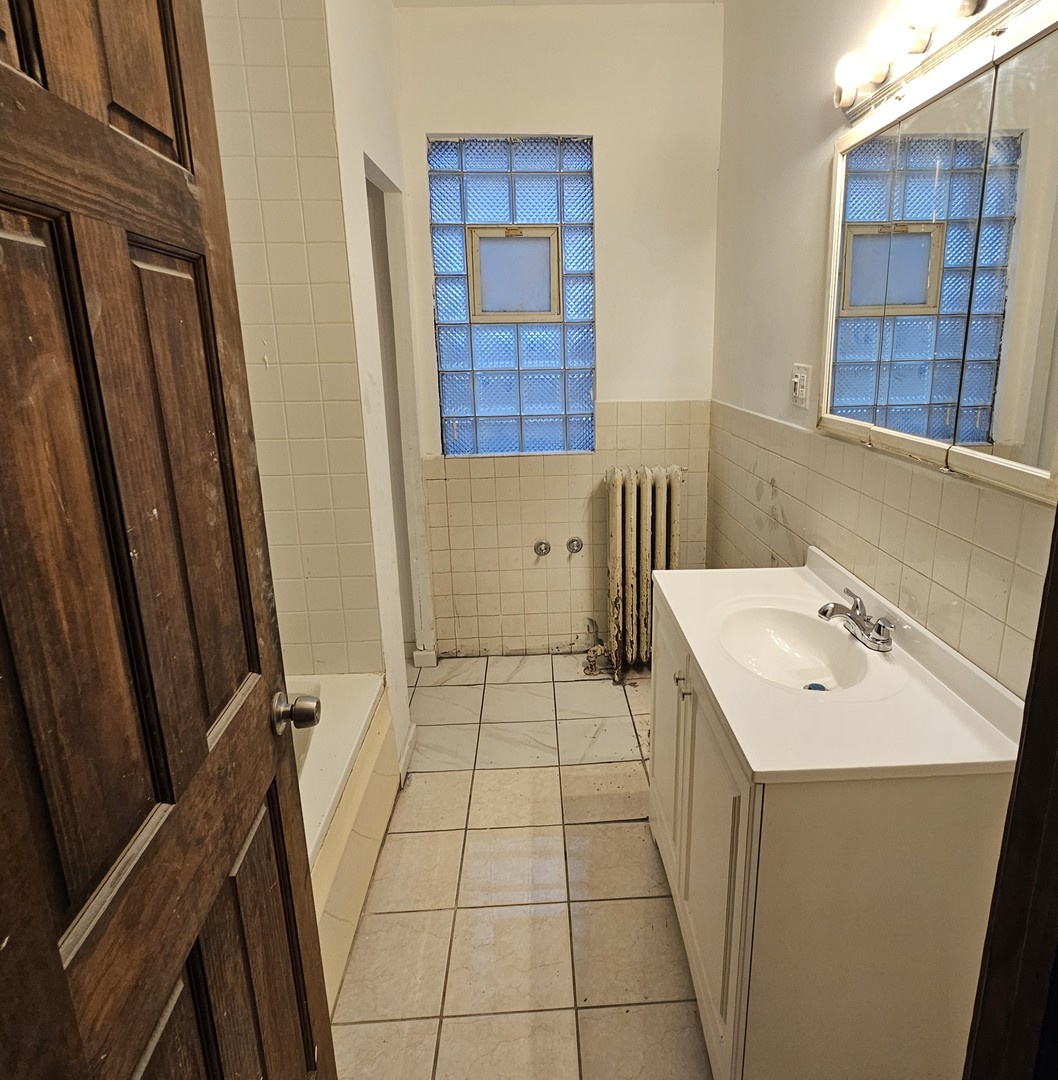 8137 S Loomis Boulevard, Chicago, IL 60620