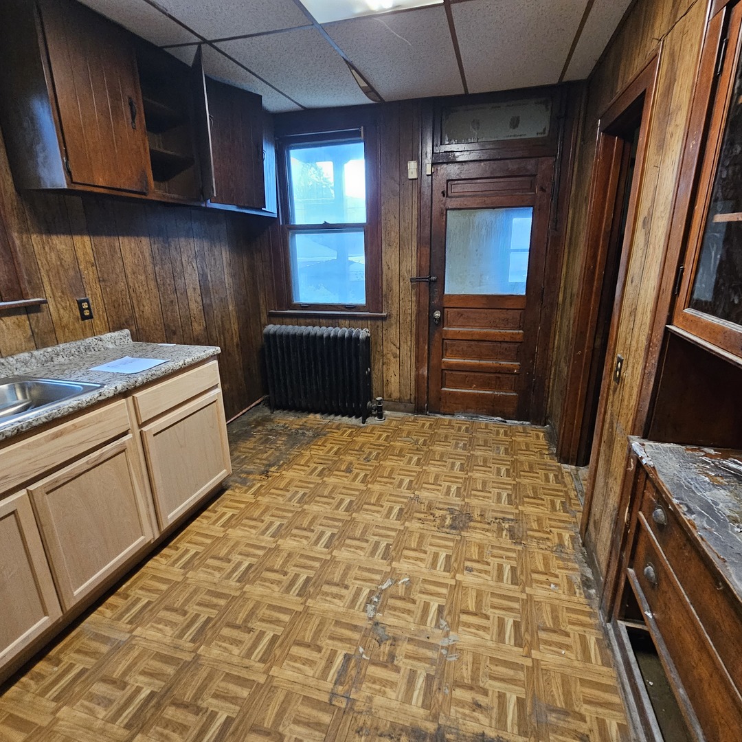 8137 S Loomis Boulevard, Chicago, IL 60620