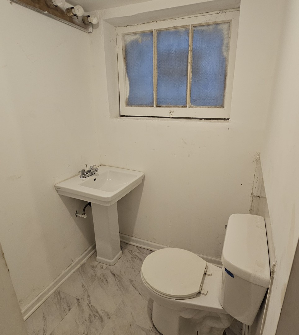 8137 S Loomis Boulevard, Chicago, IL 60620