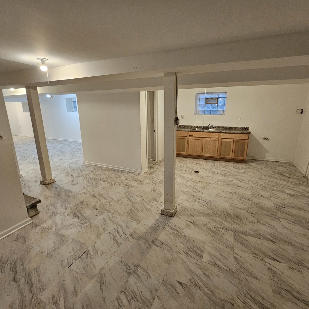 8137 S Loomis Boulevard, Chicago, IL 60620