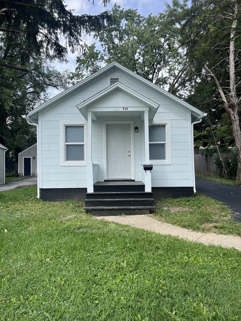 950 Harriet Avenue, Aurora, IL 60505