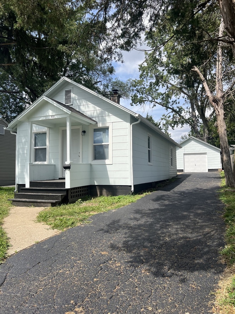 950 Harriet Avenue, Aurora, IL 60505