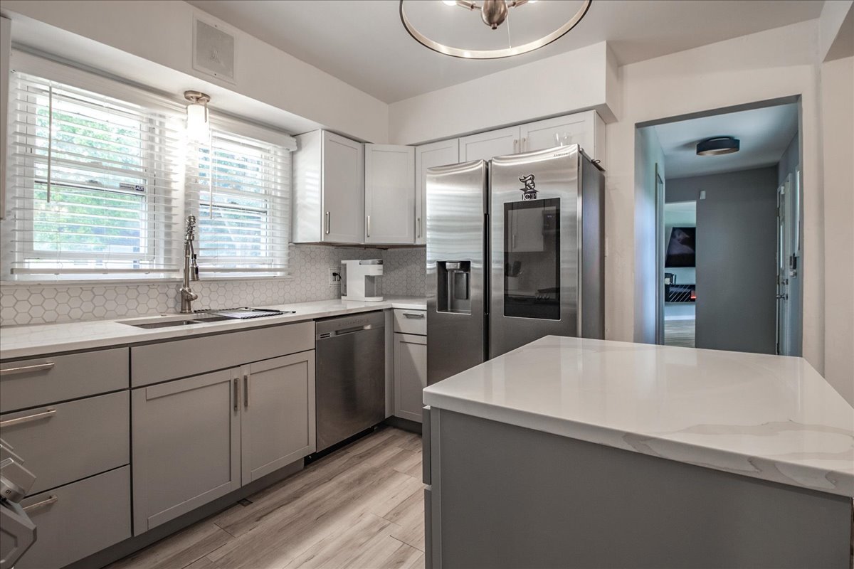 634 E 161st Street, South Holland, IL 60473