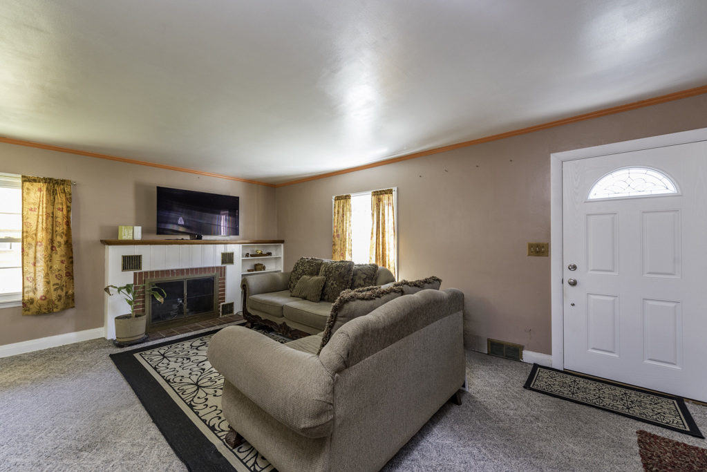 411 N Martin Avenue, Waukegan, IL 60085
