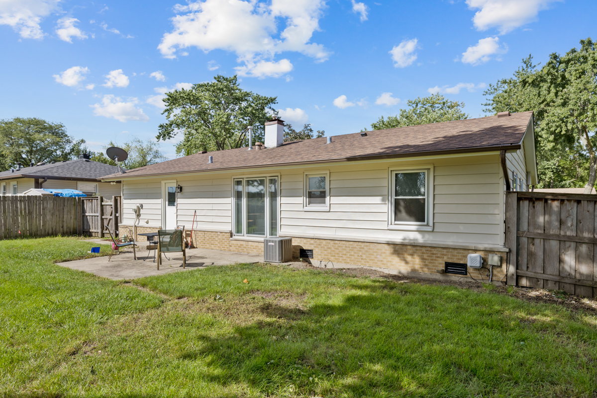 1031 Maple Lane, Elk Grove Village, IL 60007