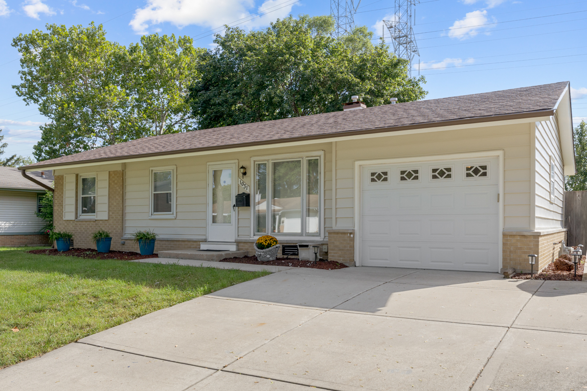 1031 Maple Lane, Elk Grove Village, IL 60007