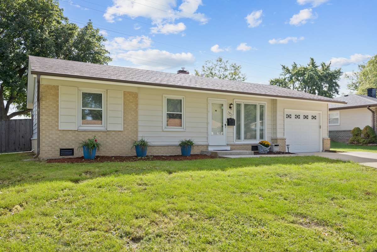 1031 Maple Lane, Elk Grove Village, IL 60007