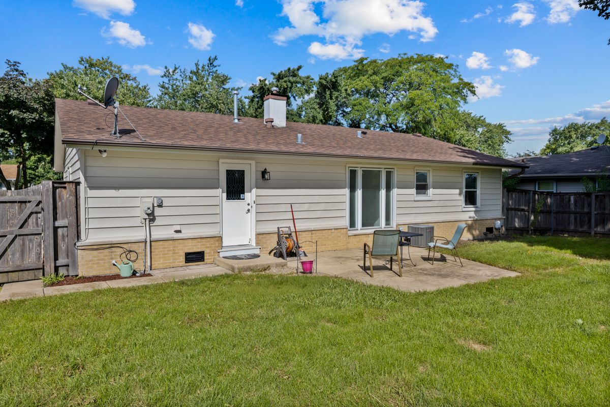 1031 Maple Lane, Elk Grove Village, IL 60007