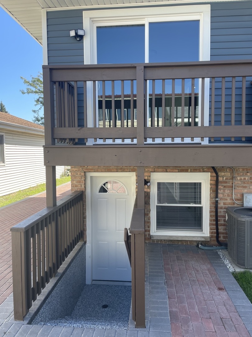 13912 S MANISTEE Avenue, Burnham, IL 60633