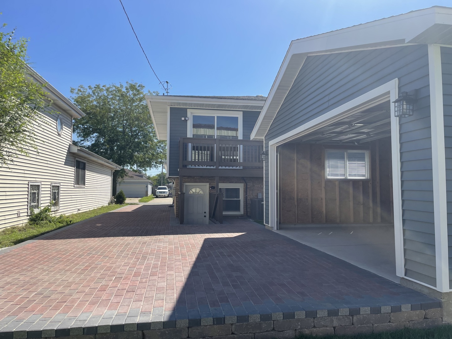 13912 S MANISTEE Avenue, Burnham, IL 60633