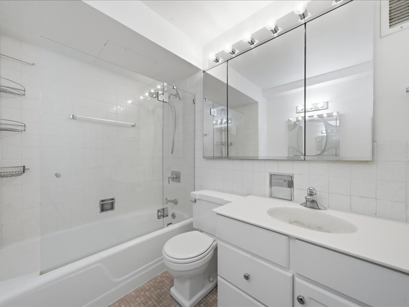 1440 N Lake Shore Drive #12H, Chicago, IL 60610